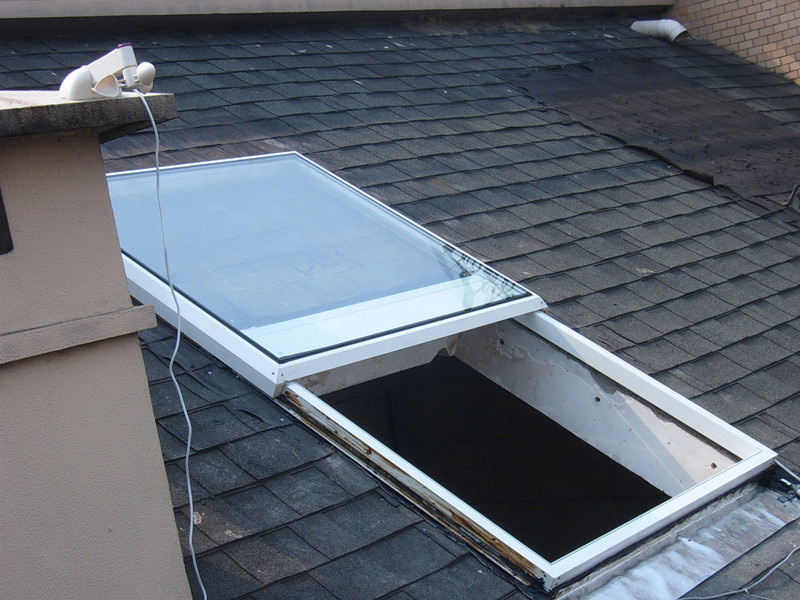  屋顶电动天窗 